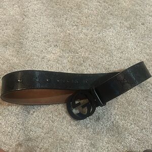 Women’s Gucci belt